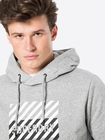 Sweat de sport Superdry en gris