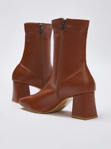 Trendyol Stiefelette in Braun