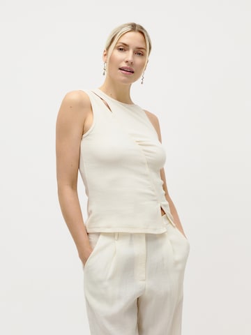 Top 'Ayana' de la LeGer by Lena Gercke pe alb: față