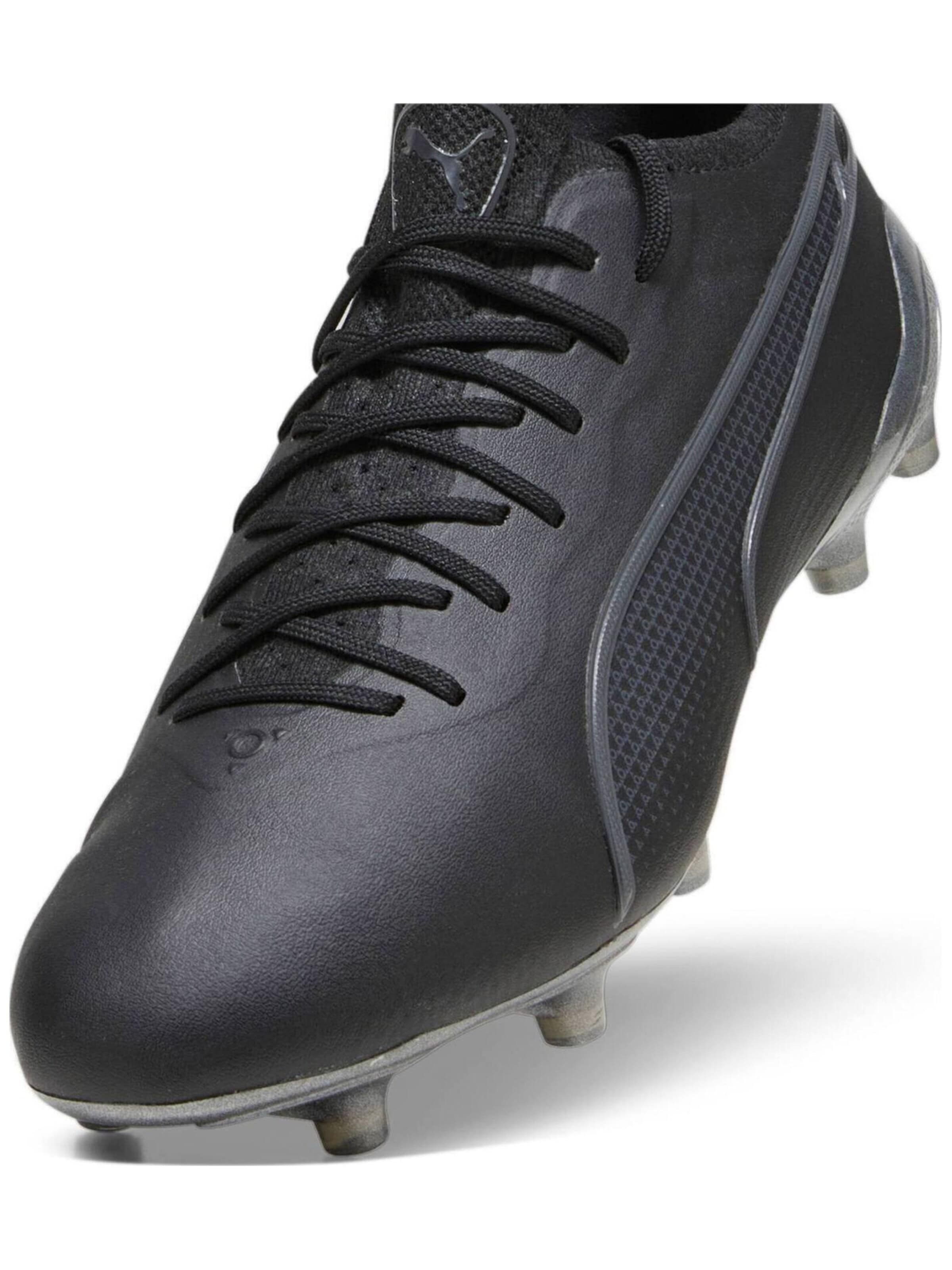 PUMA Soccer shoe 'Puma King Ultimate FG AG' in Black
