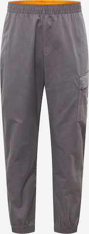 Nike Sportswear - Pantalón en gris: frente