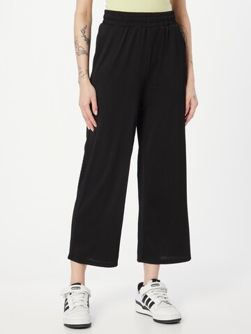 Urban Classics Loose fit Trousers in Black: front