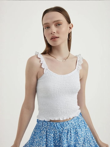 Hiccup Top in Wit: voorkant