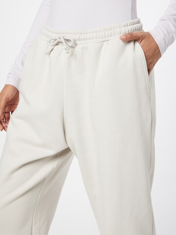 Tapered Pantaloni di WEEKDAY in beige