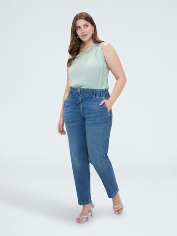 Coupe slim Jean Fiorella Rubino en bleu