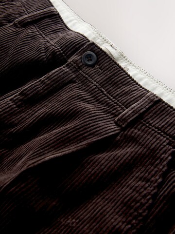 Next Regular Hose in Braun