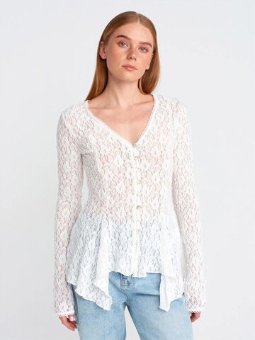Dilvin Knit Cardigan in White: front
