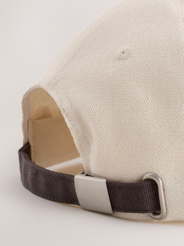 self. Cap in Beige