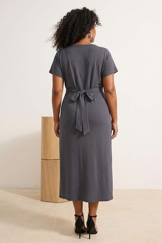 Trendyol Curve - Vestido en gris