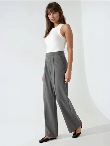 Loosefit Pantalon à plis Hiccup en gris
