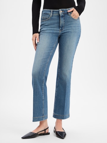 MAC Flared Jeans ' Dream Boot ' in Blau: Vorderseite