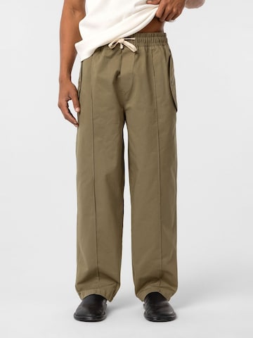 Regular Pantaloni 'Tony' de la Dandalo pe verde: față