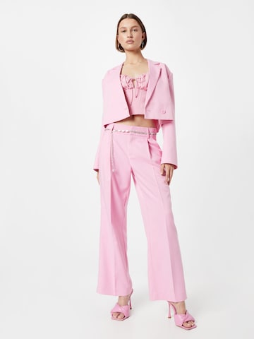 Gina Tricot Loose fit Pleat-front trousers 'Tammie' in Pink