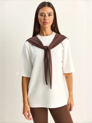 T-shirt 'T-Shirts' Bianco Lucci en marron