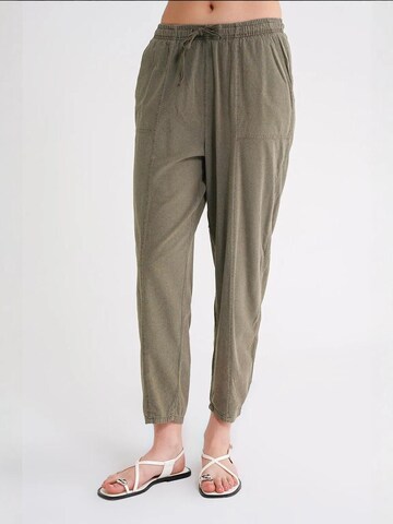 Tapered Pantaloni de la MixRay pe verde