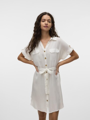 Robe-chemise 'VMBumpy' VERO MODA en blanc : devant