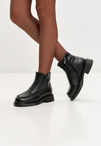 CESARE GASPARI Stiefelette in Schwarz