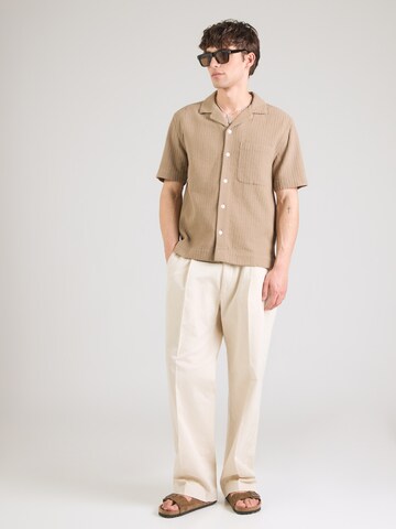 Abercrombie & Fitch Comfort fit Srajca | rjava barva