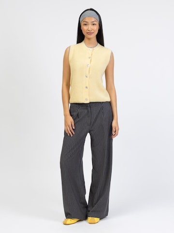 BROKE + SCHÖN Knitted Vest in Yellow