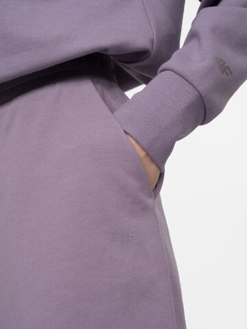 4F Lużny krój Spodnie sportowe 'SKDD016' w kolorze fioletowy