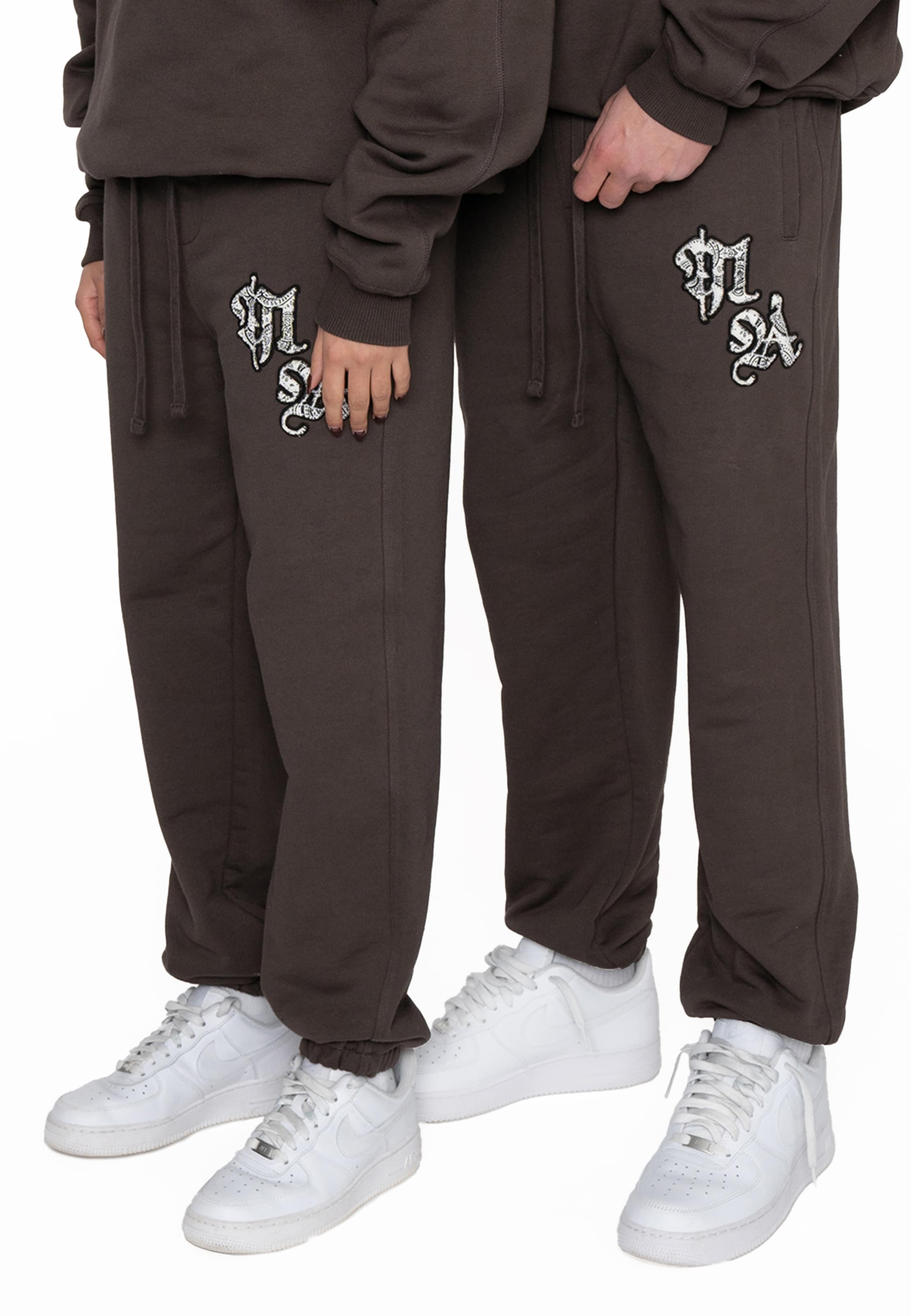 Multiply Apparel Tapered Nadrág - barna: elől