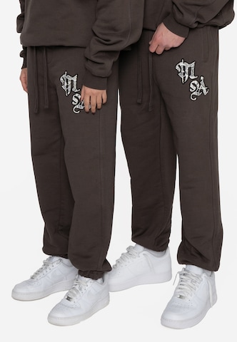 Multiply Apparel Tapered Housut värissä ruskea: etupuoli