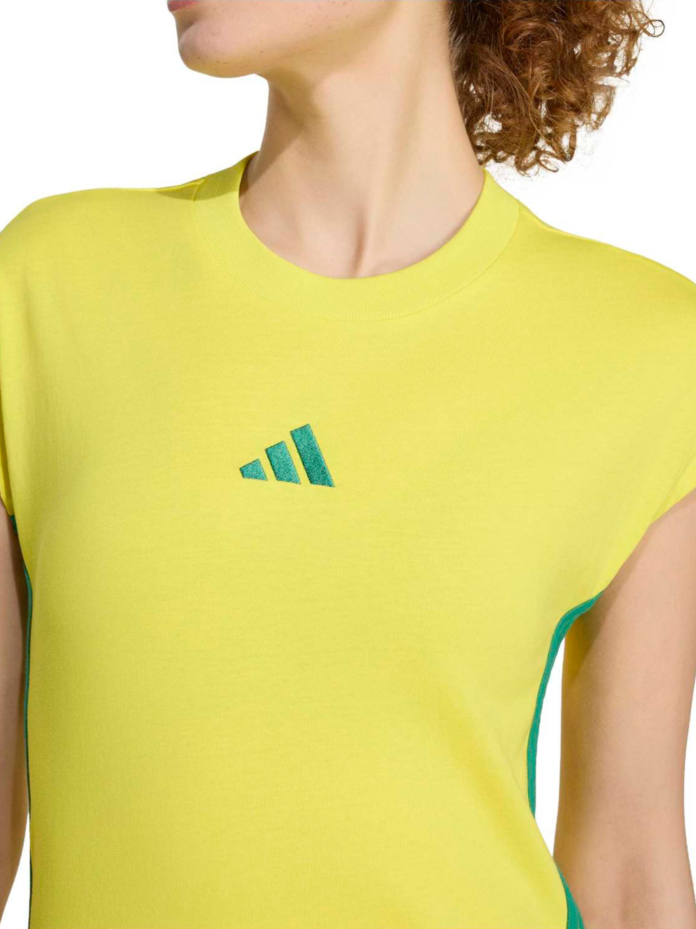 T-shirt fonctionnel ADIDAS SPORTSWEAR en jaune