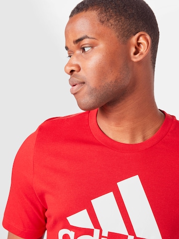 ADIDAS SPORTSWEAR - Camiseta funcional 'Essentials' en rojo