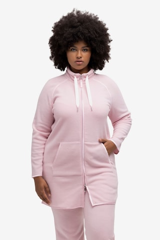 Ulla Popken Short Bathrobe in Pink: front