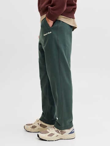 JACK & JONES Regular Trousers in Green