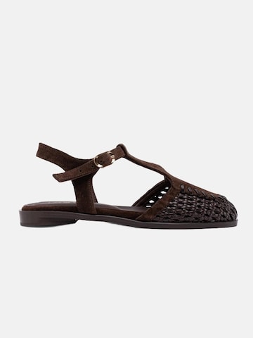 Limoya Sandals in Brown