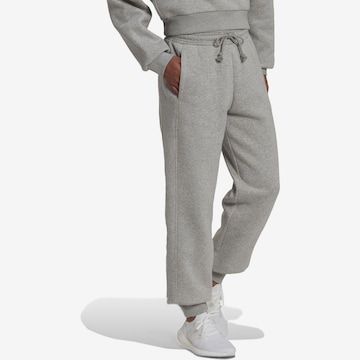 ADIDAS SPORTSWEAR - Tapered Pantalón deportivo 'All Szn Fleece' en gris