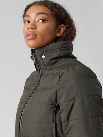 Veste mi-saison VERO MODA en vert