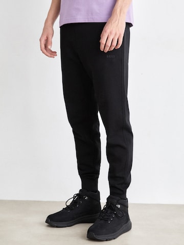 BOSS Tapered Nadrág 'SeChup' - fekete: elől