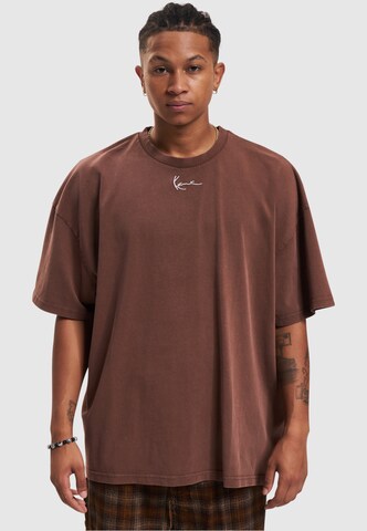 T-Shirt Karl Kani en marron : devant