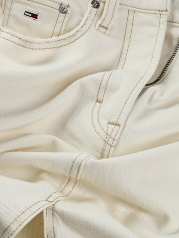 Tommy Jeans Kjol 'CLAIRE' i vit
