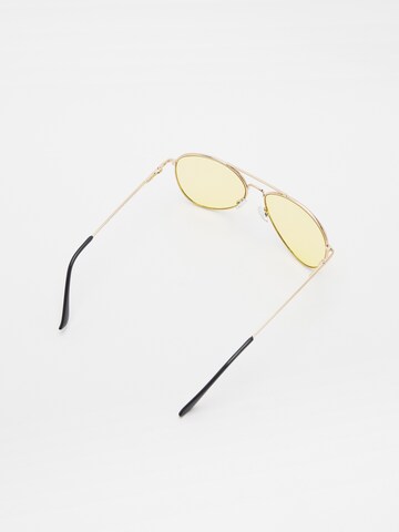 Pull&Bear Sonnenbrille in Gelb