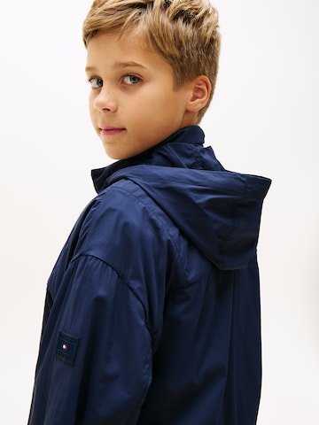 TOMMY HILFIGER Prehodna jakna | modra barva