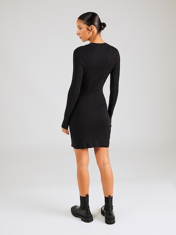 HOLLISTER Úpletové šaty – černá
