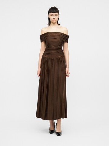 Abercrombie & Fitch - Vestido em castanho: frente