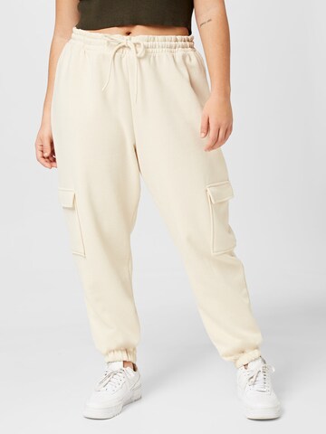 Effilé Pantalon cargo River Island Plus en beige : devant