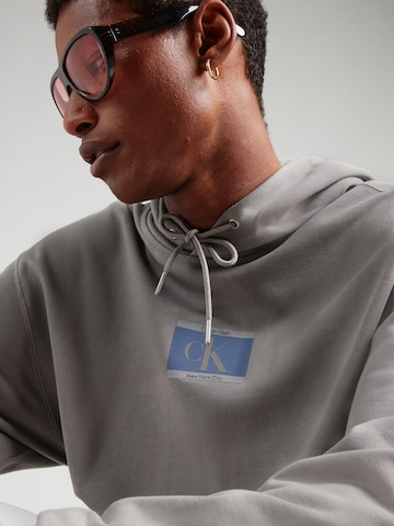 Sweat-shirt Calvin Klein en gris