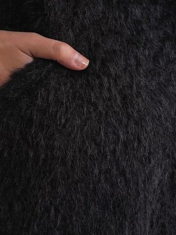 MixRay Between-Seasons Coat in Black
