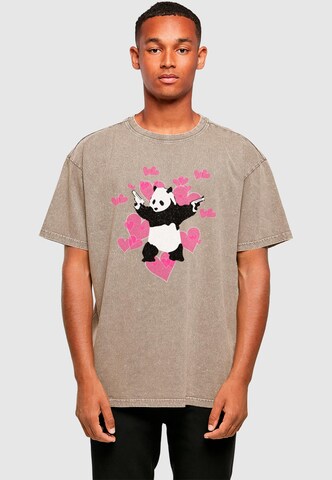 Merchcode T-Shirt 'Brandalised - Panda Guns With Hearts' in Grün: Vorderseite