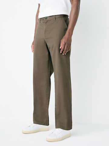 NextLoosefit Chino hlače - smeđa boja: prednji dio