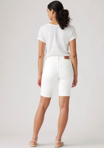 LEVI'S ® Slimfit Shorts 'Shaping Bermuda' in Weiß