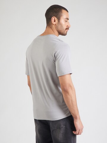 JACK & JONES Футболка в Серый