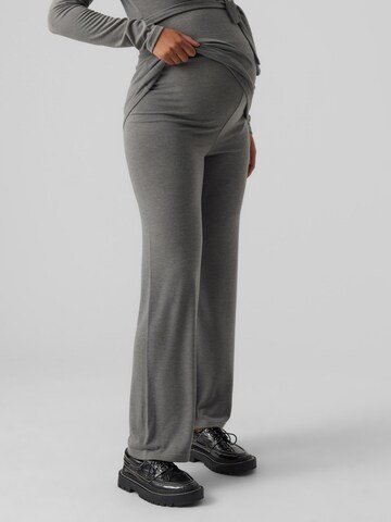 MAMALICIOUS Regular Панталон 'Cassie' в сиво