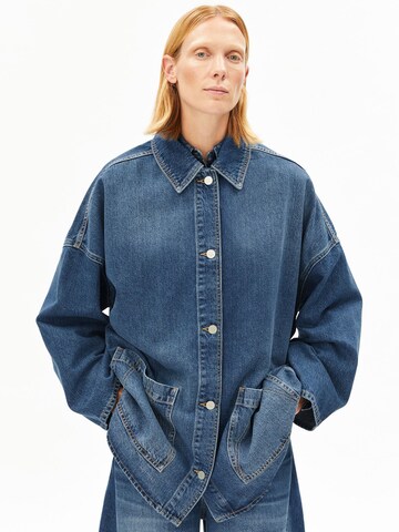 ARMEDANGELS Tussenjas in Blauw: voorkant