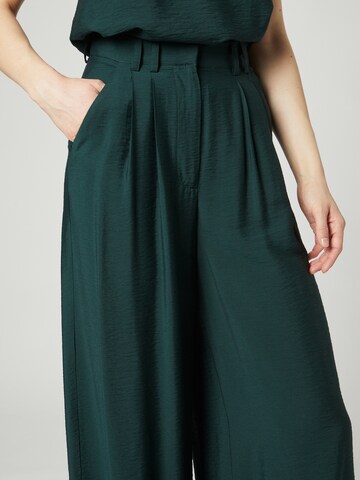 Guido Maria Kretschmer Women Wide leg Pleat-front trousers 'Finja' in Green